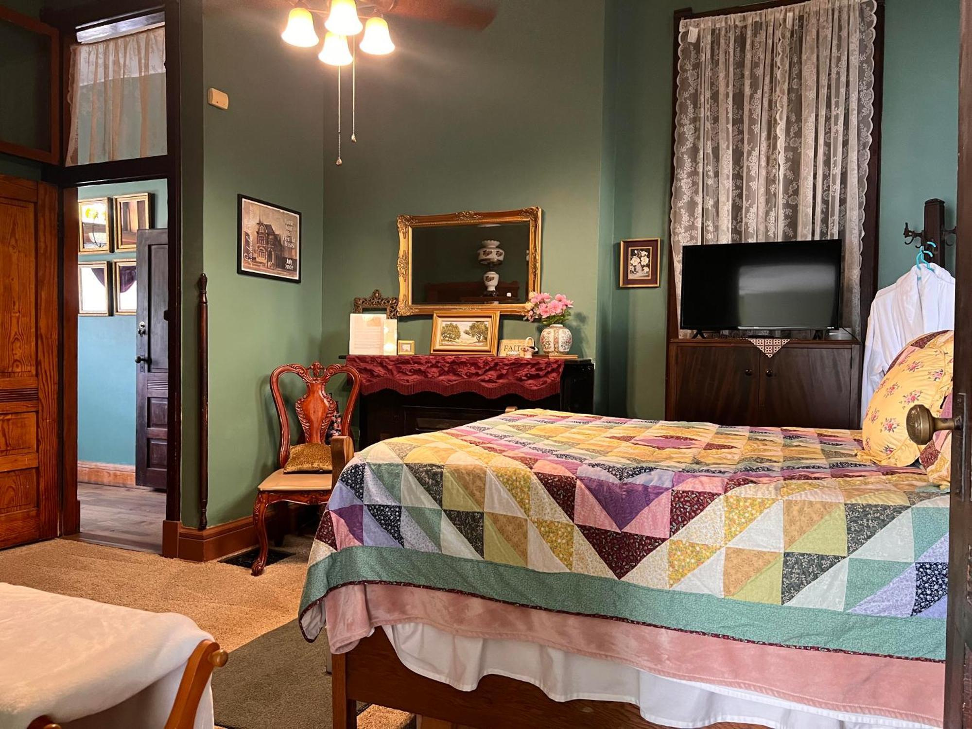 Mansion On The Mile B&B Индианаполис Екстериор снимка